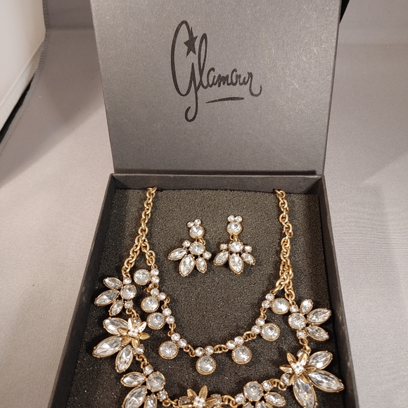 Glamour Necklace Set - Picture 5 of 8